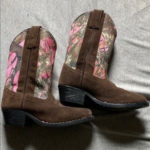 Size 12.5 cow girl boots